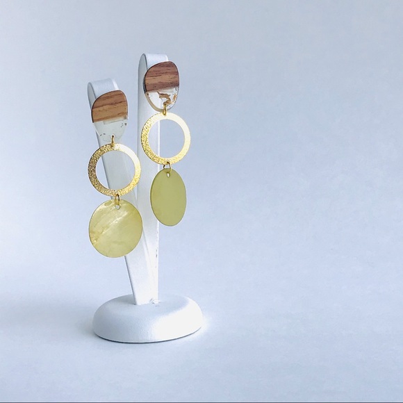 COPY - Wood stud earrings with mother pearl pendant - Picture 3 of 6